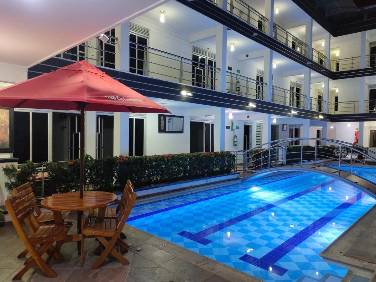 ויז'אוויסנסיו Confort Plaza Hotel מראה חיצוני תמונה